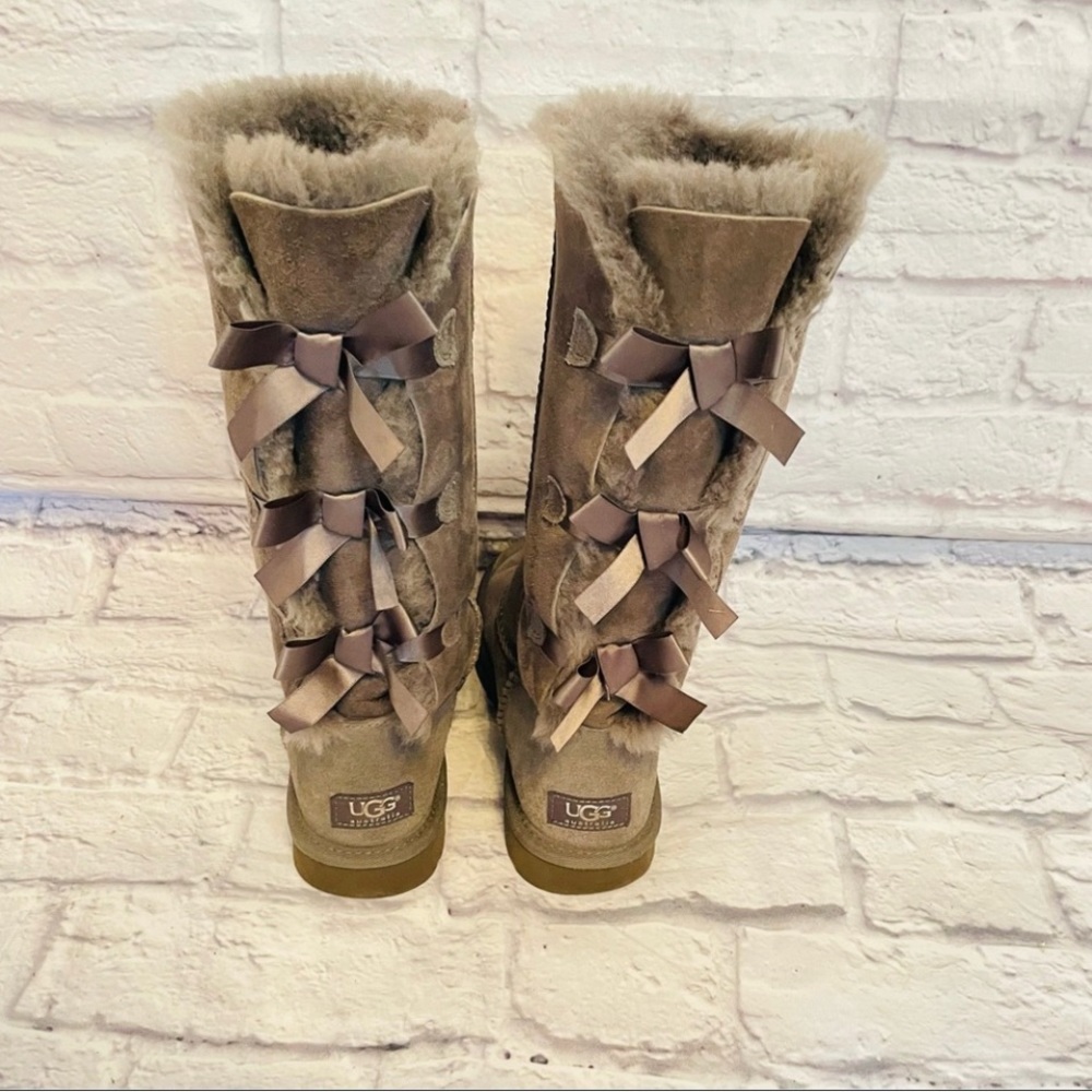 UGG Bailey Bow Gray/Taupe Genuine
Shearling Suede Tall Boots Women's Sz 8 - Picture 2 of 10